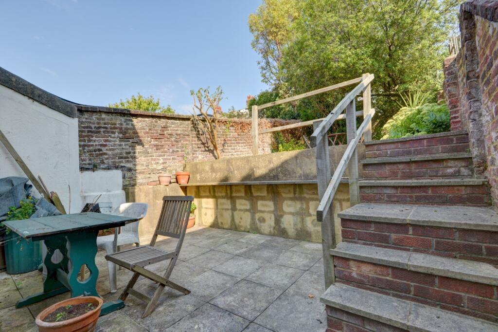 73 Hythe Road Garden