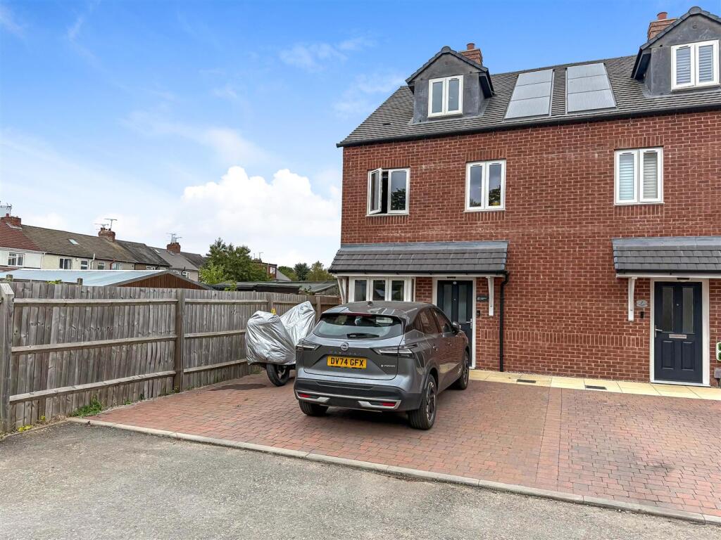 Approach / Driveway