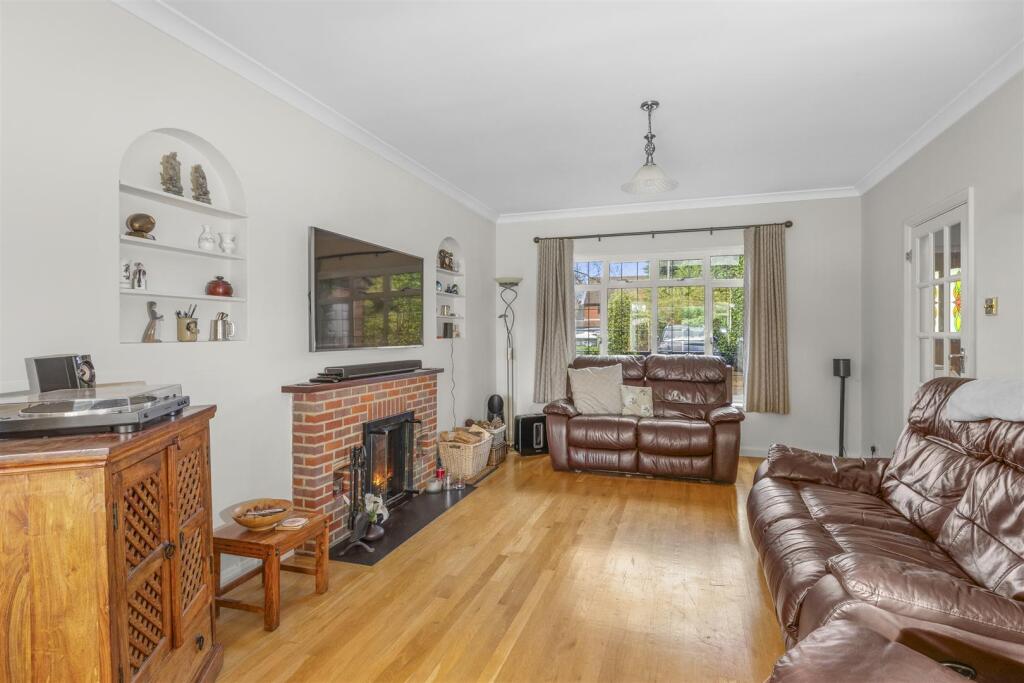 25 Marlow Rd, HP11 1TA-23.jpg