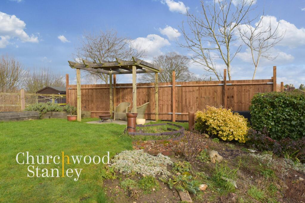 Rear garden (pergola)