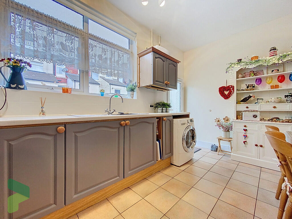 Fitted Dining Kit...