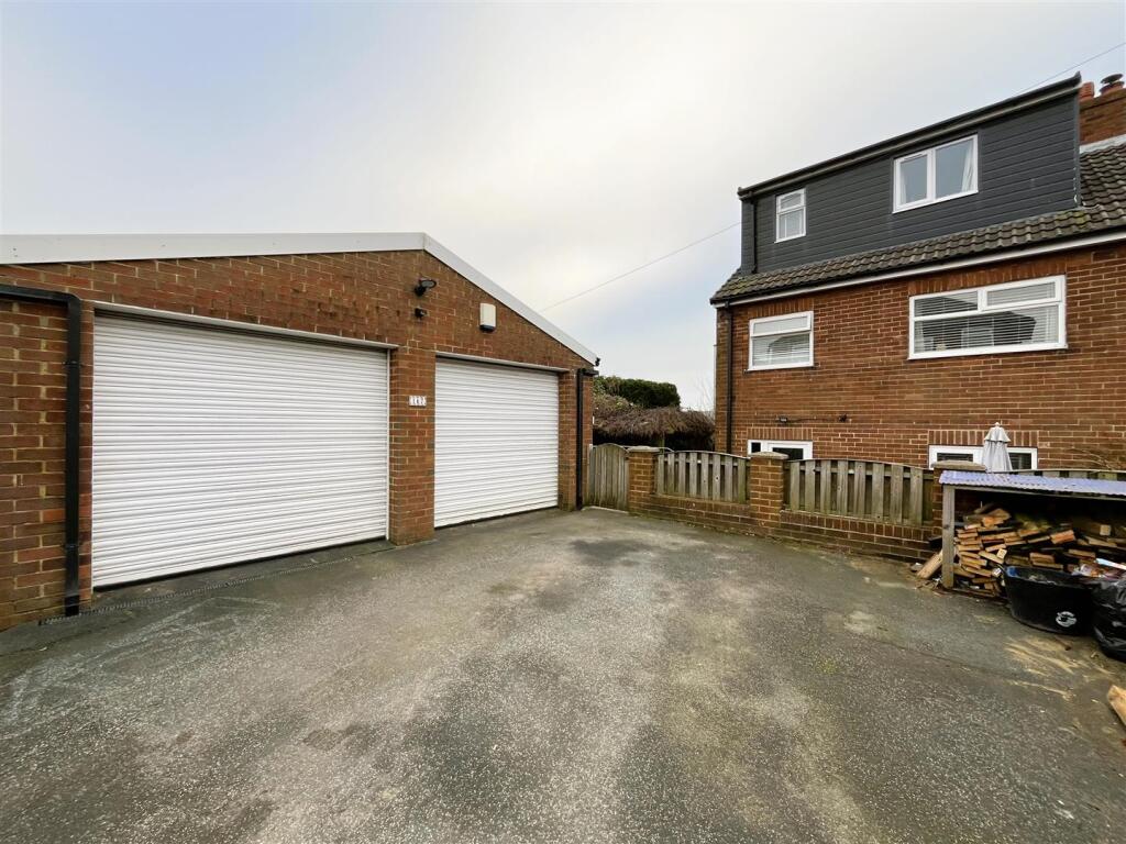 Double Garage &amp; Driveway
