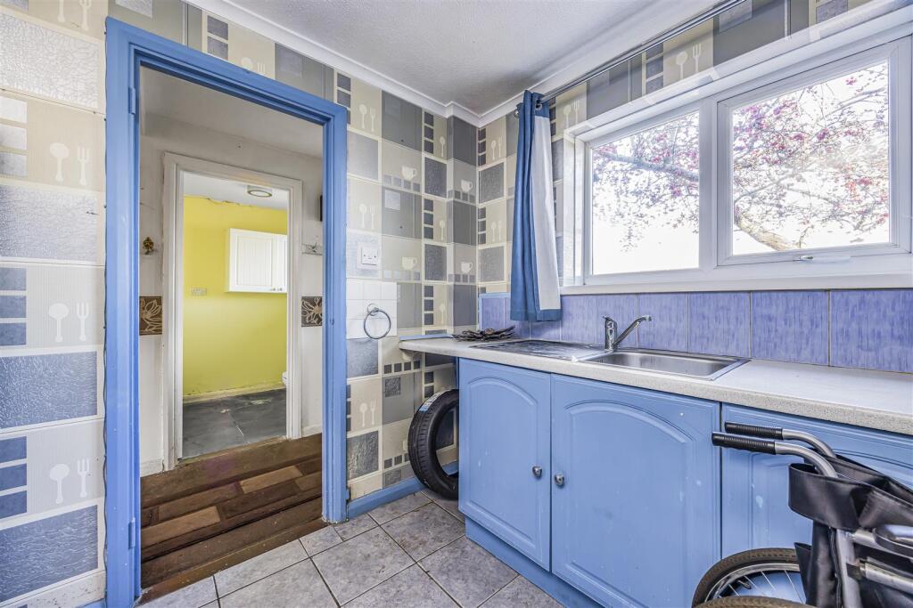 37 Springwood Avenue, Waterlooville-PorticoMarketi