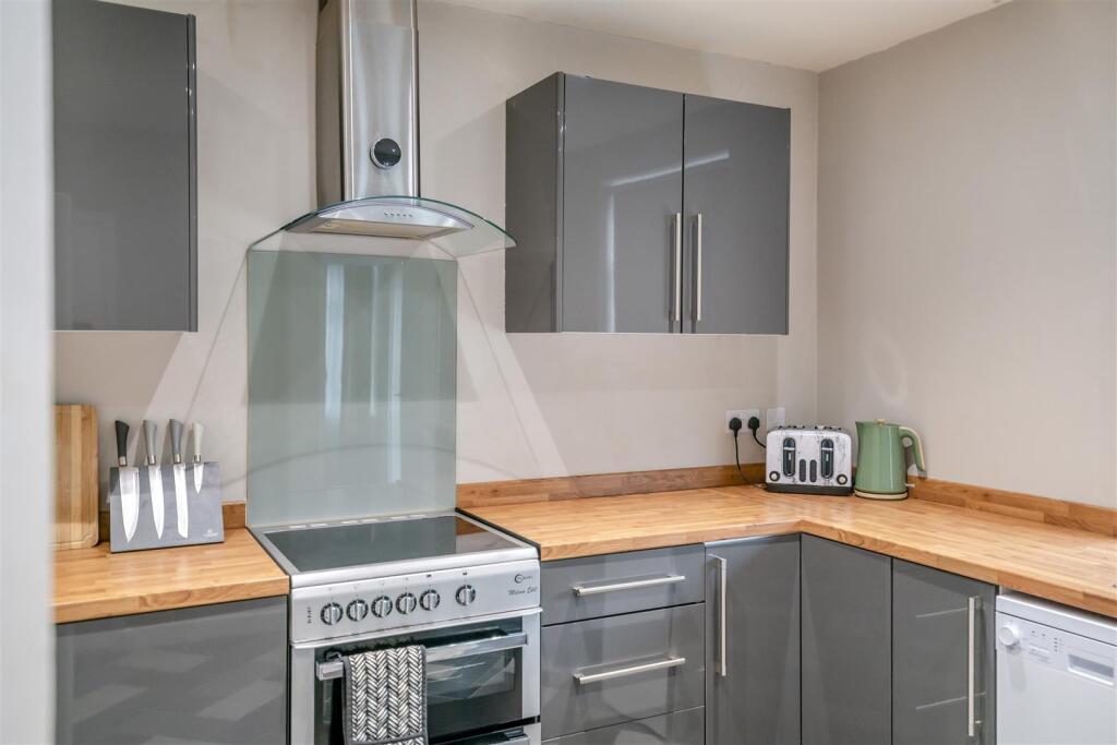 8634902-interior27.jpg