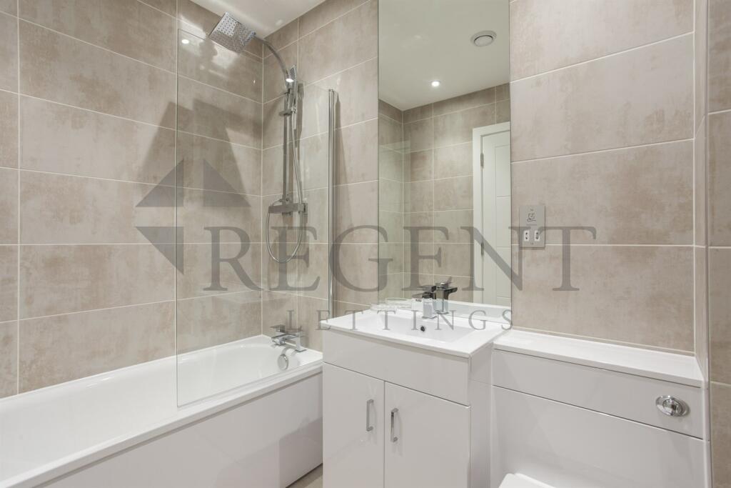 Full Bathroom view