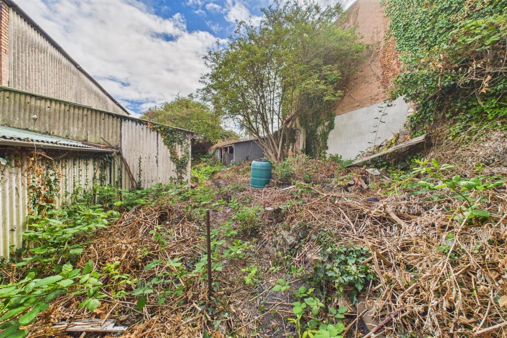 150, East Reach Taunton, Somerset, TA1 3HT | Holli