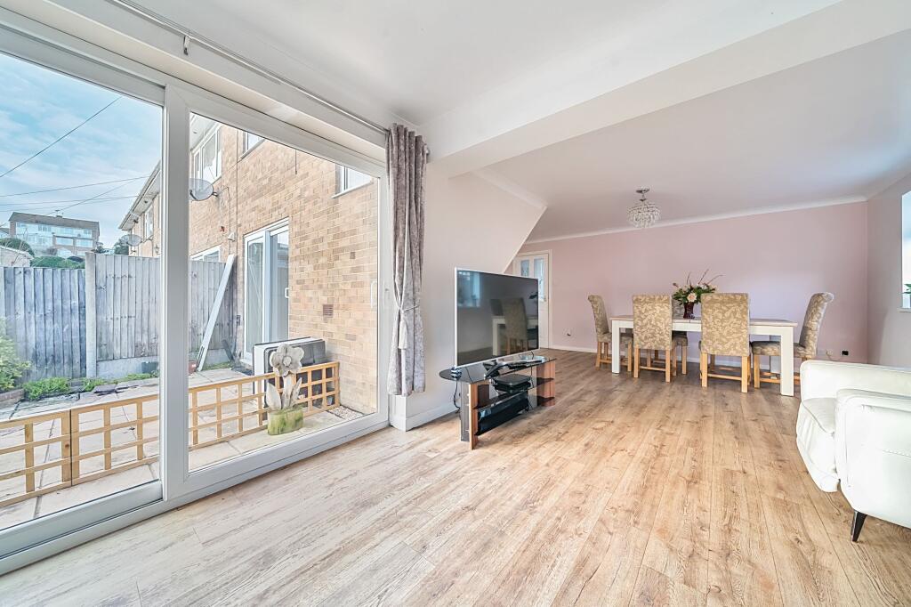 Living Room/Dining Room (5)