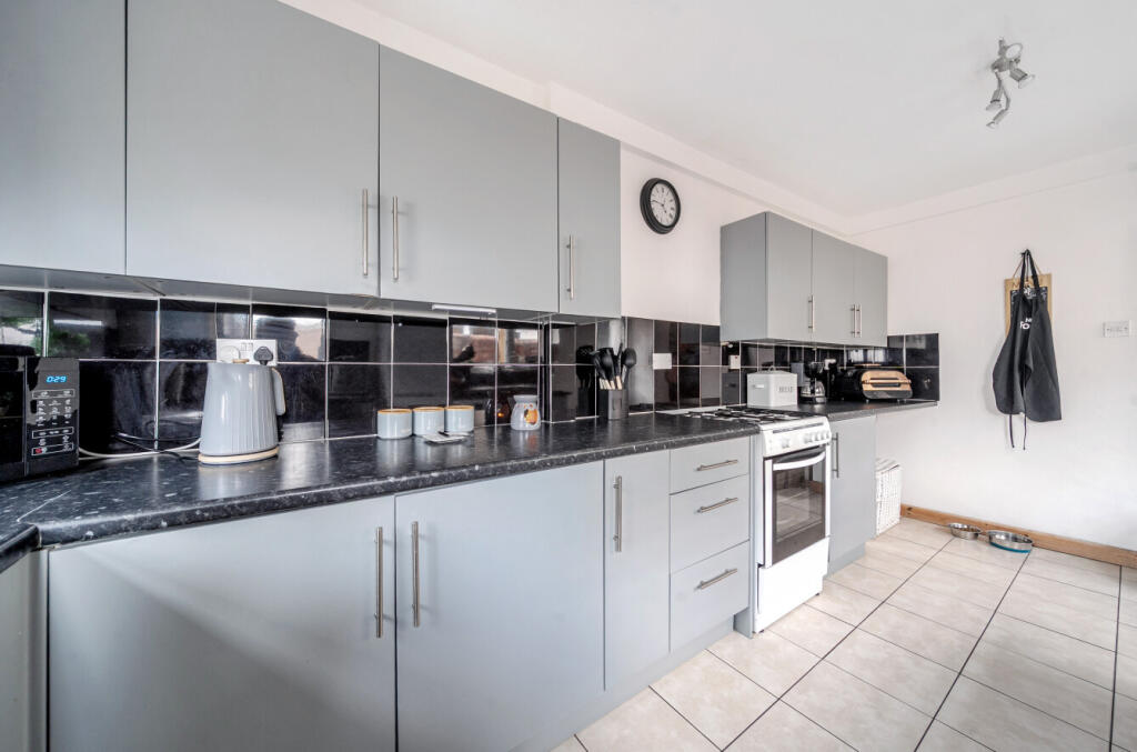 1346141-12-68b5e2...