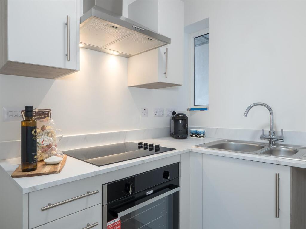 Rugby Rd Flat 140-9.jpg