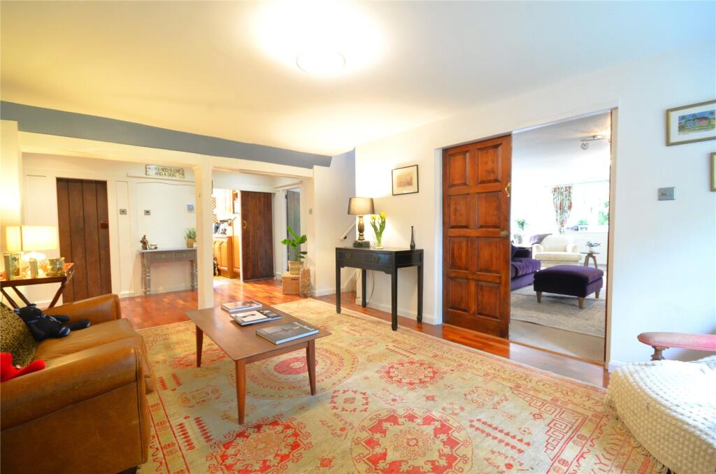 Entrance/Sitting Hal