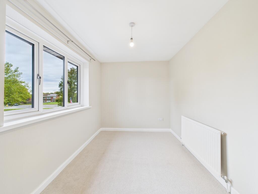 CAM02023G0-PR0178-STILL038