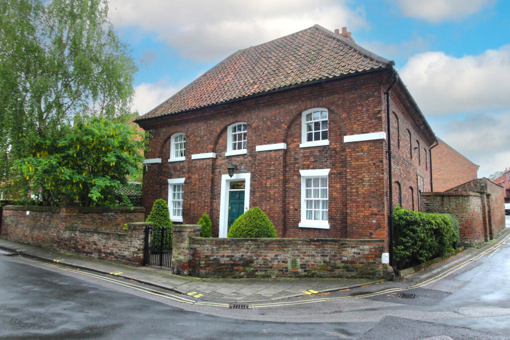4 Bedroom House - detached for Sale
