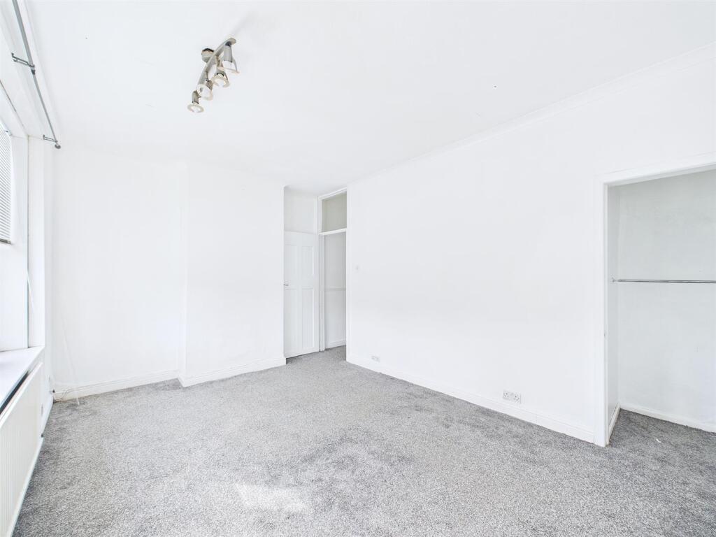 6 - 3 bedroom terraced house.jpg