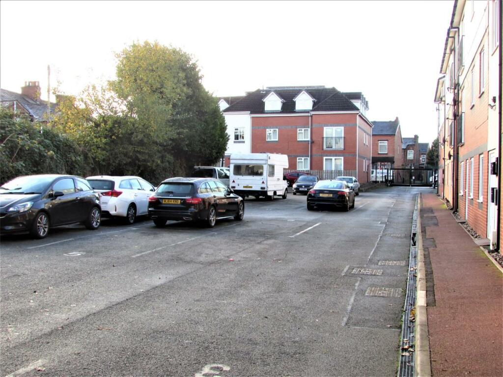 StationMews2carpark.JPG