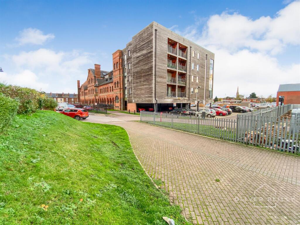 'The Roundhead Building' 270