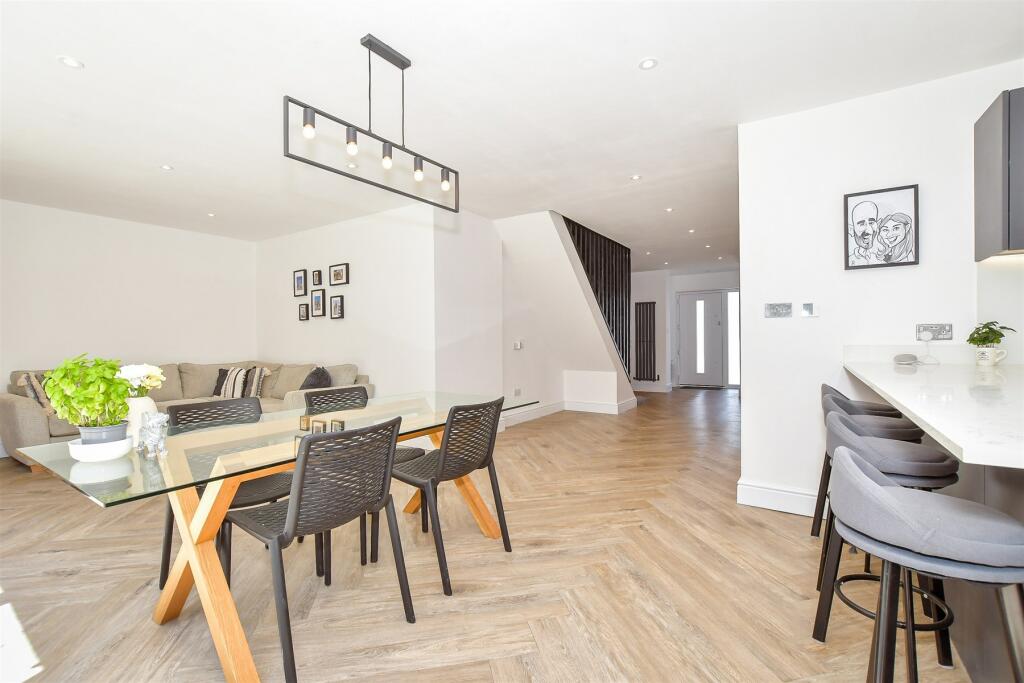Lounge/Dining Area/ Kitchen