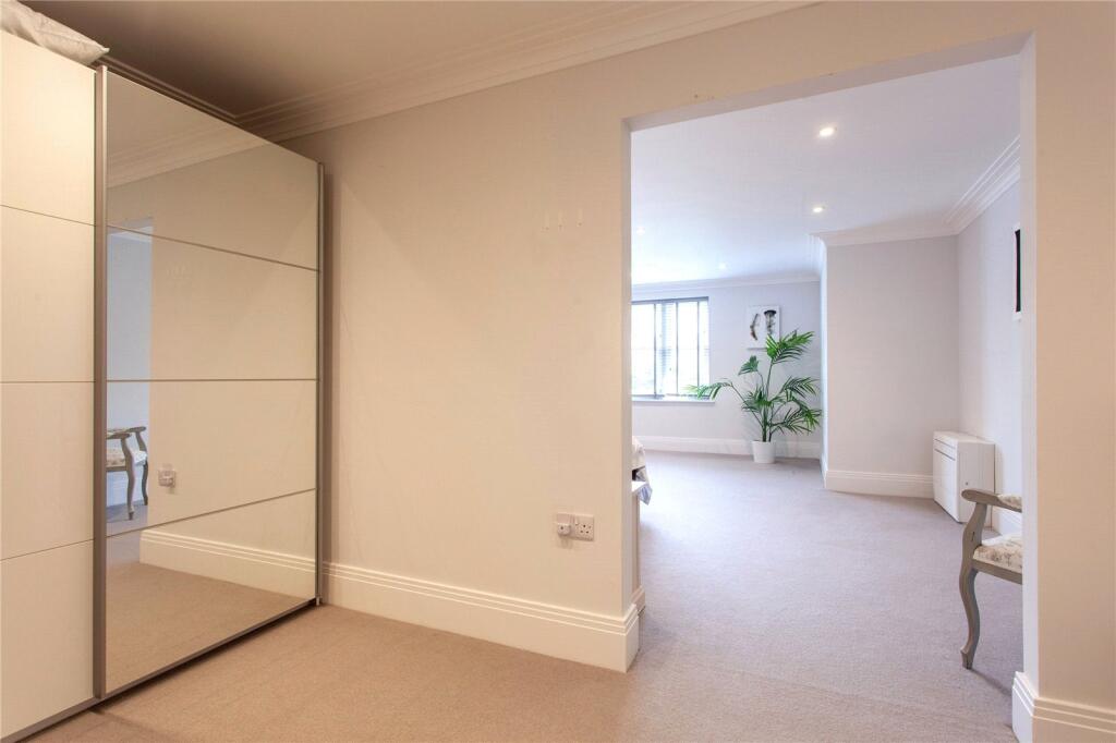 Walk-In Wardrobe
