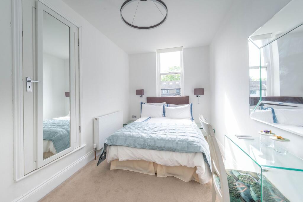 SIX DOUBLE BEDROOMS AND FOUR BATHROOMS