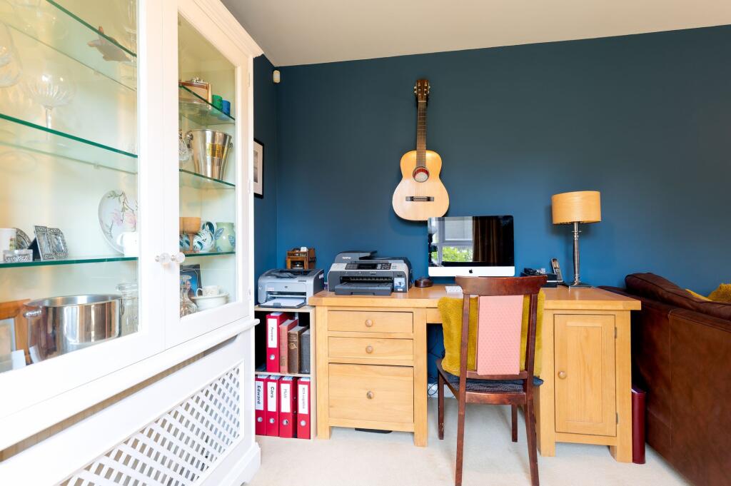 KITCHEN DINER AND FABULOUS SITTING/DINING ROOM
