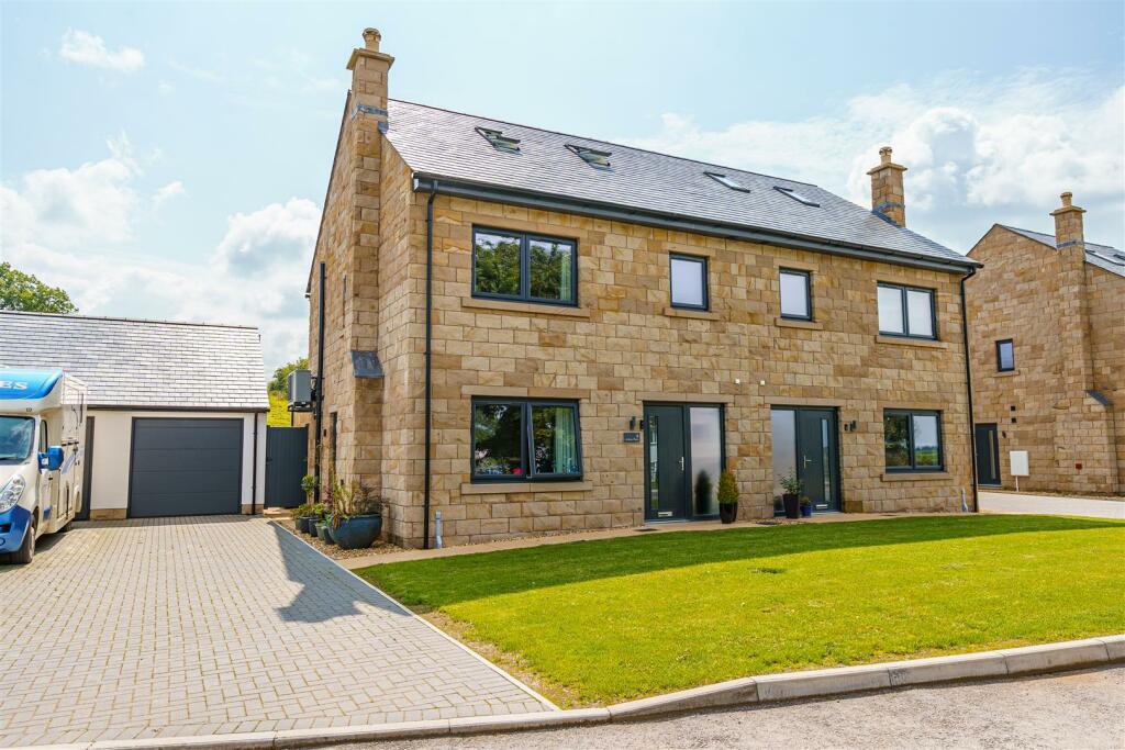 6 Arthurs Place