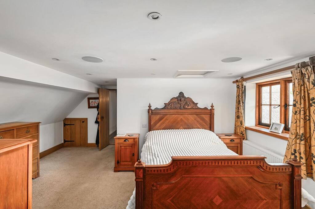 Tickham Cottage ME90HS (25).jpg