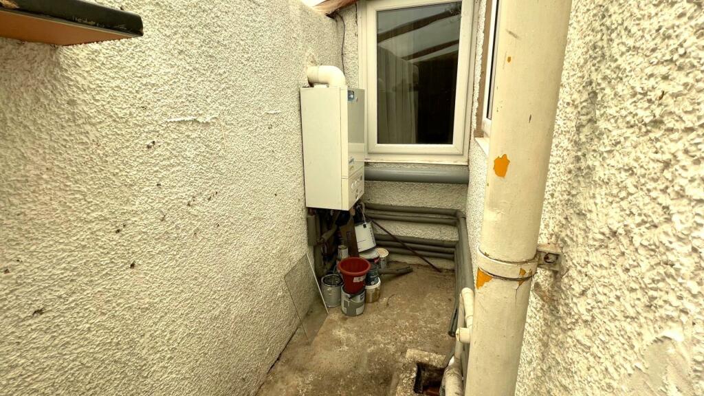 ENCLOSED COVERED PASSAGEWAY