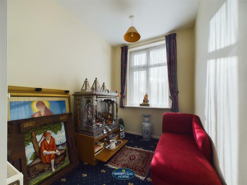 CAM01906G0-PR0372-STILL015.jpg