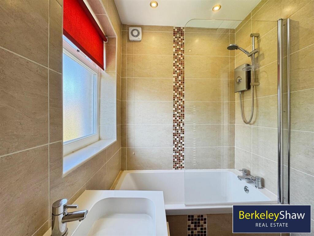 Moorgate Avenue, Crosby