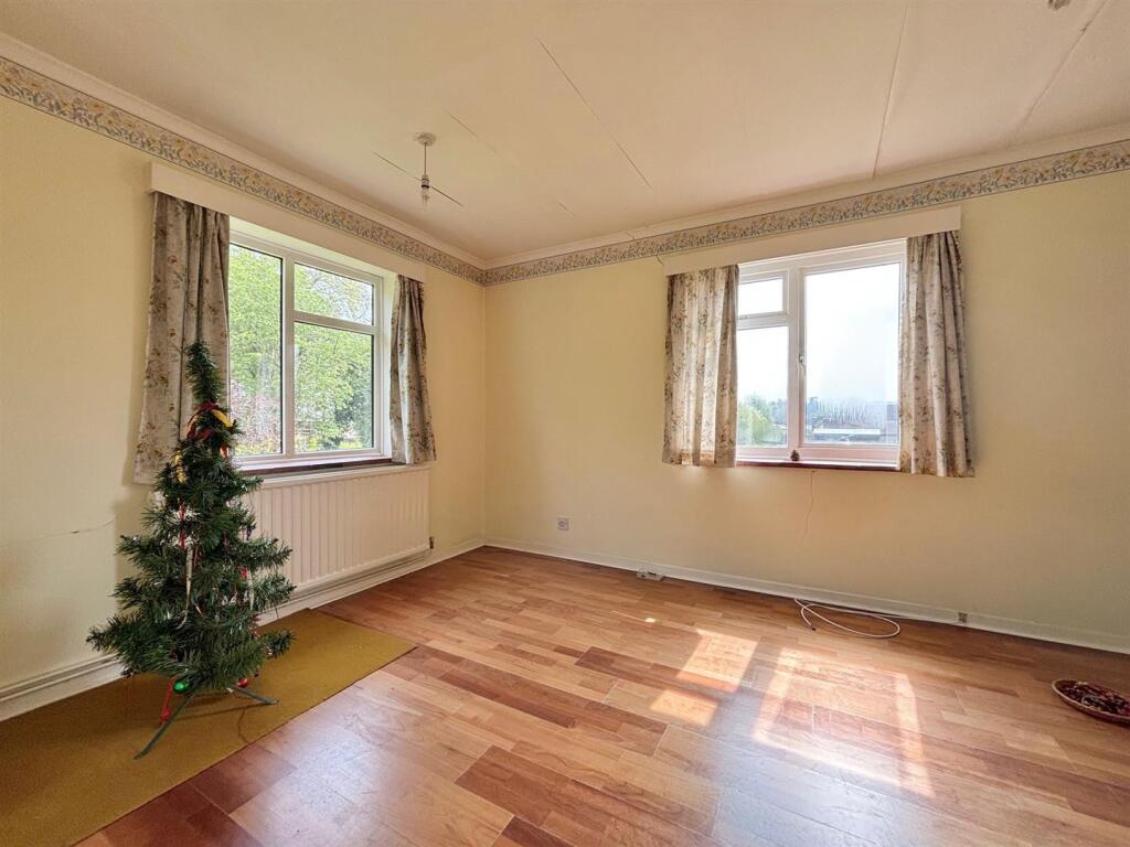FAMILY ROOM.jpg