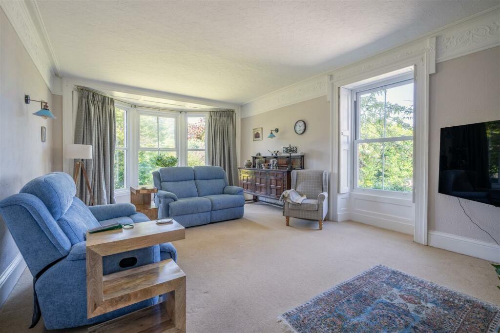 260024_33211239_I...