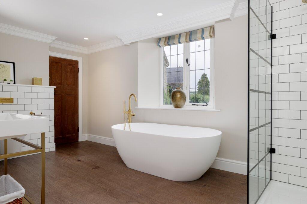 Jack &amp; Jill Bathroom