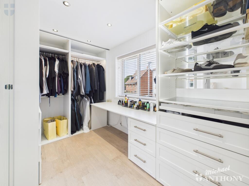 CAM03852G0-PR0390-STILL004