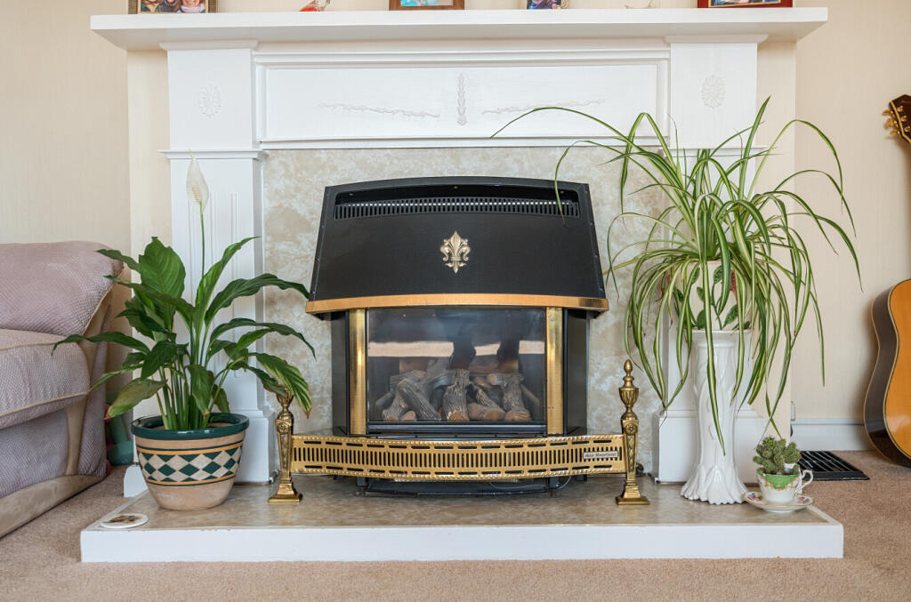 1341352-6-68a8616...