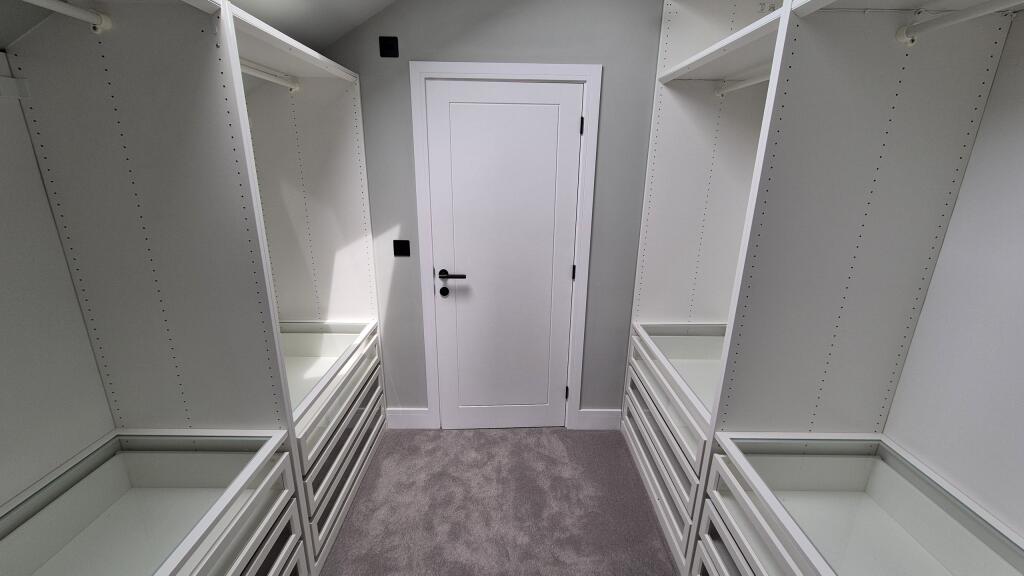 Walk-In Wardrobe