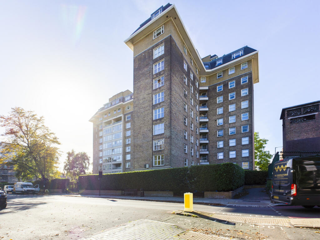3 Bedroom, 3 Bathroom Apartment ¿ Boydell Court
