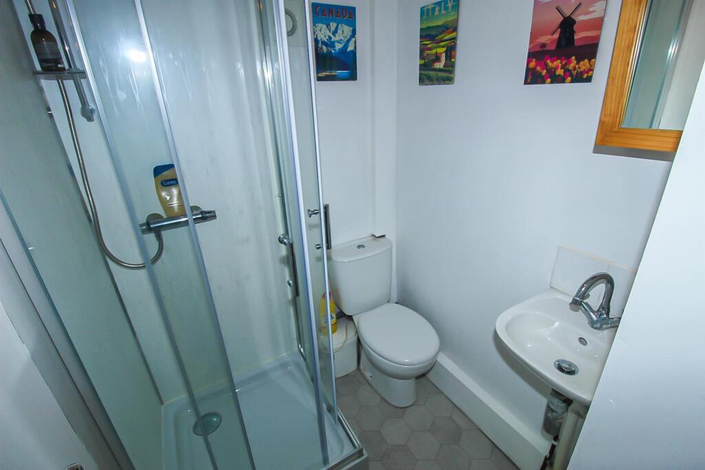 EN SUITE SHOWER ROOM/W.C.