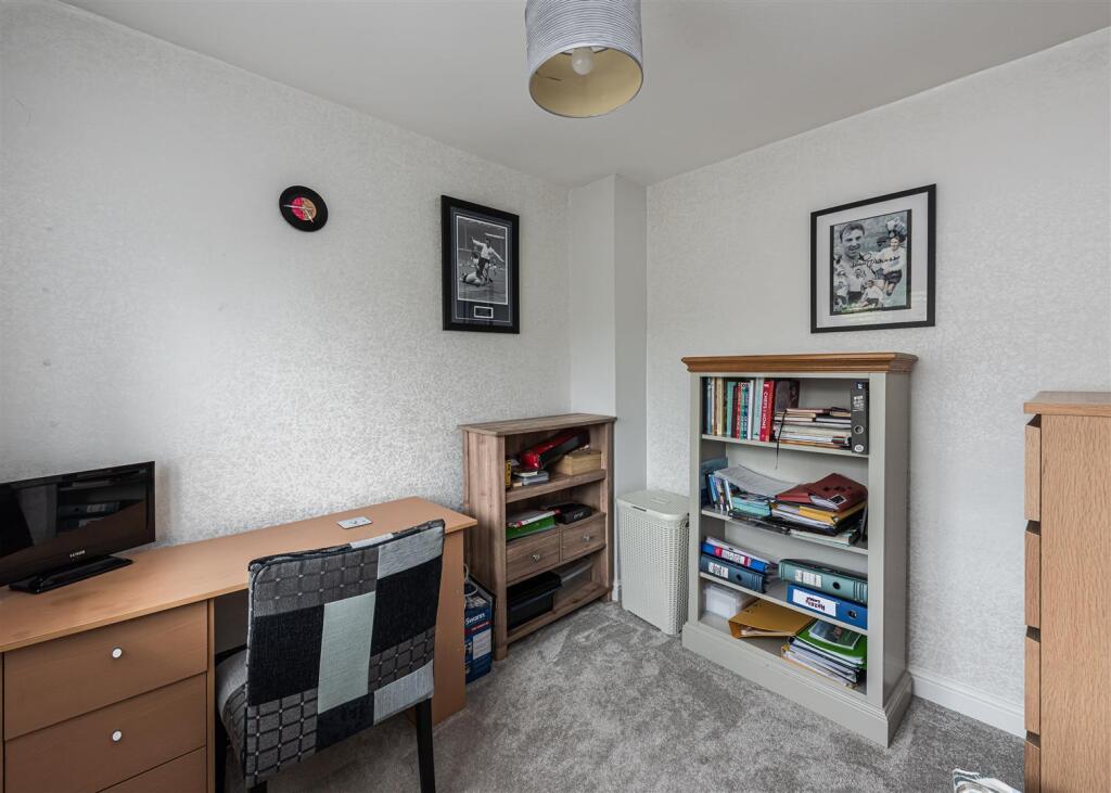 46 Redhill Avenue-bed3a.jpg