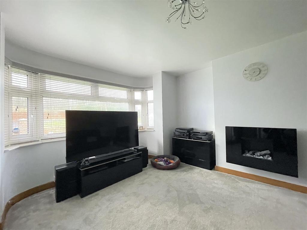 Living Room (4).jpeg