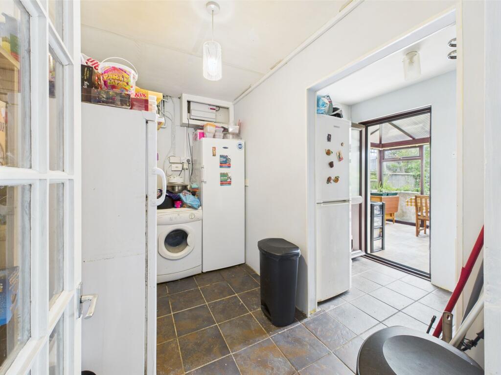 Utility Room &amp; Wc