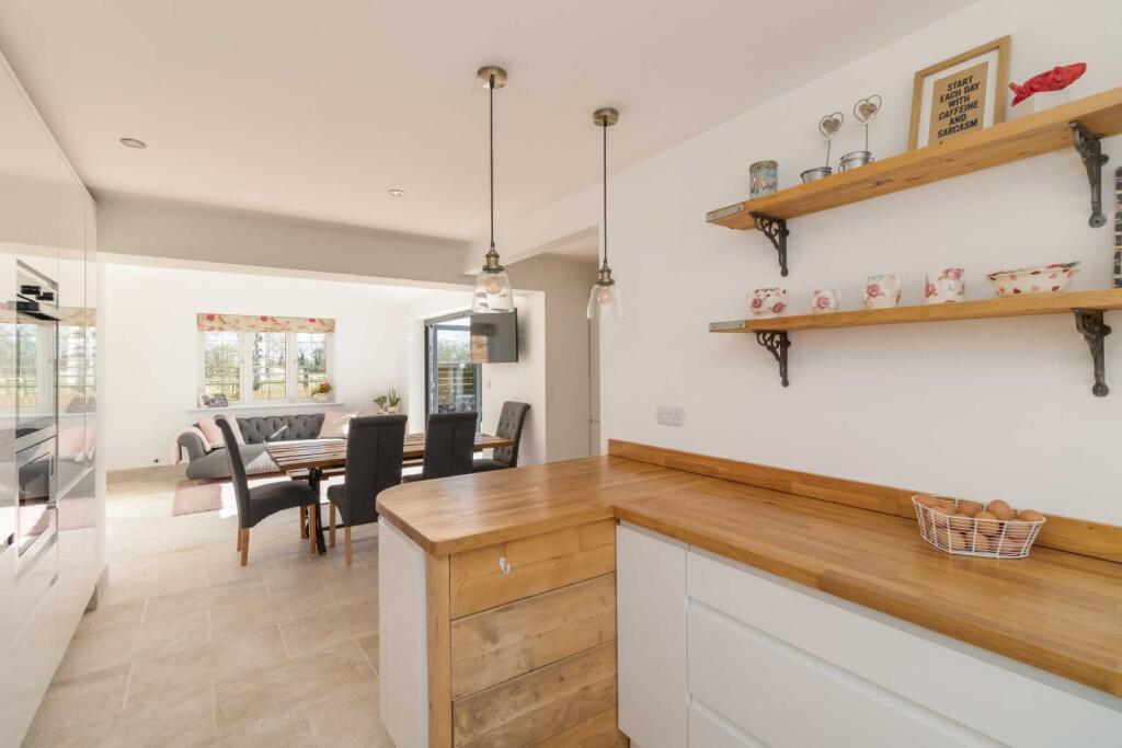 Kitchen/Dining Area
