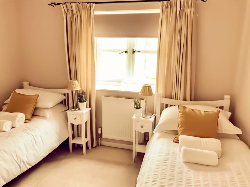 twin room.jpg