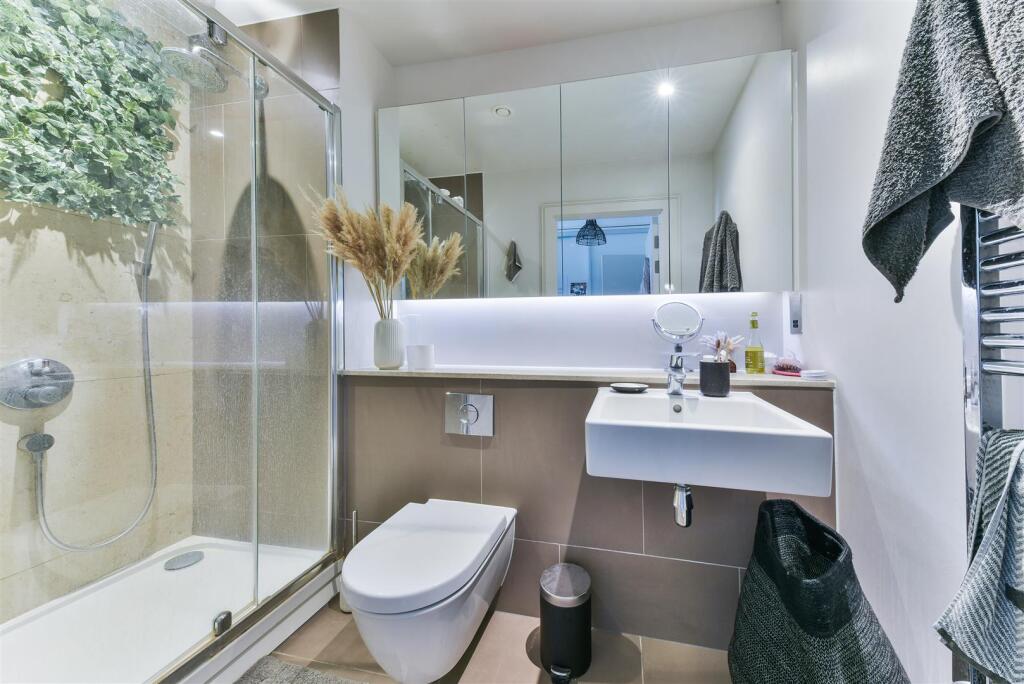 HAWTHORNE CRESCENT, 55- (10).jpg