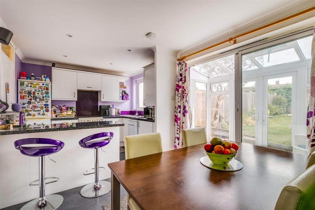 Romany Close 34-11.jpg