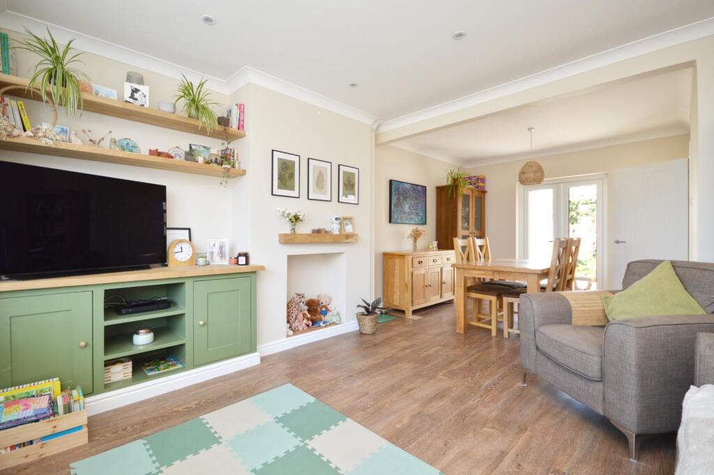 Sitting Room/Dining Room