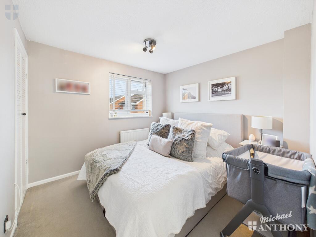 CAM03852G0-PR0206-STILL009