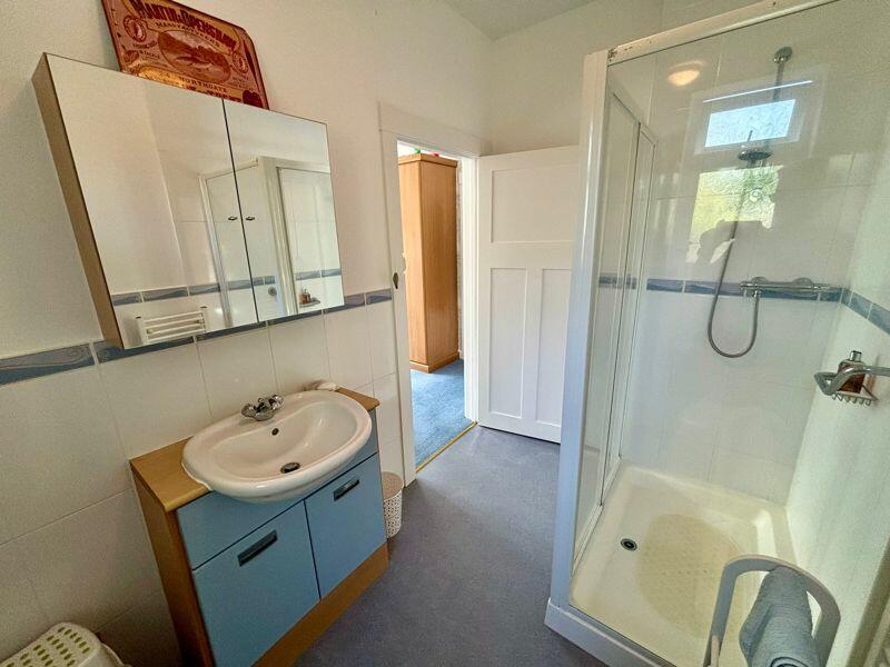 En-Suite to Bedroom 1