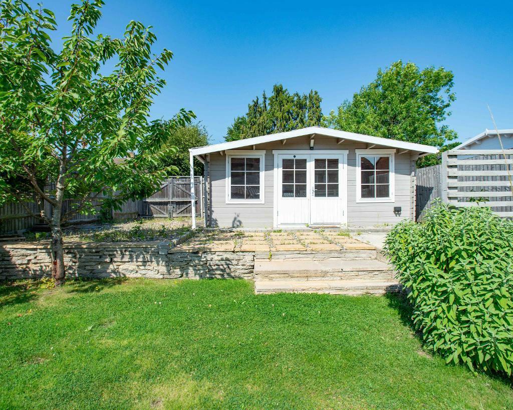 SUMMERHOUSE