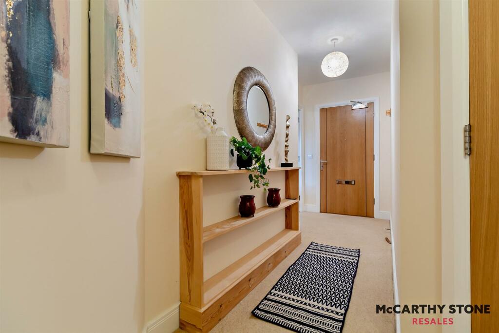 8604915-interior04-800.JPG