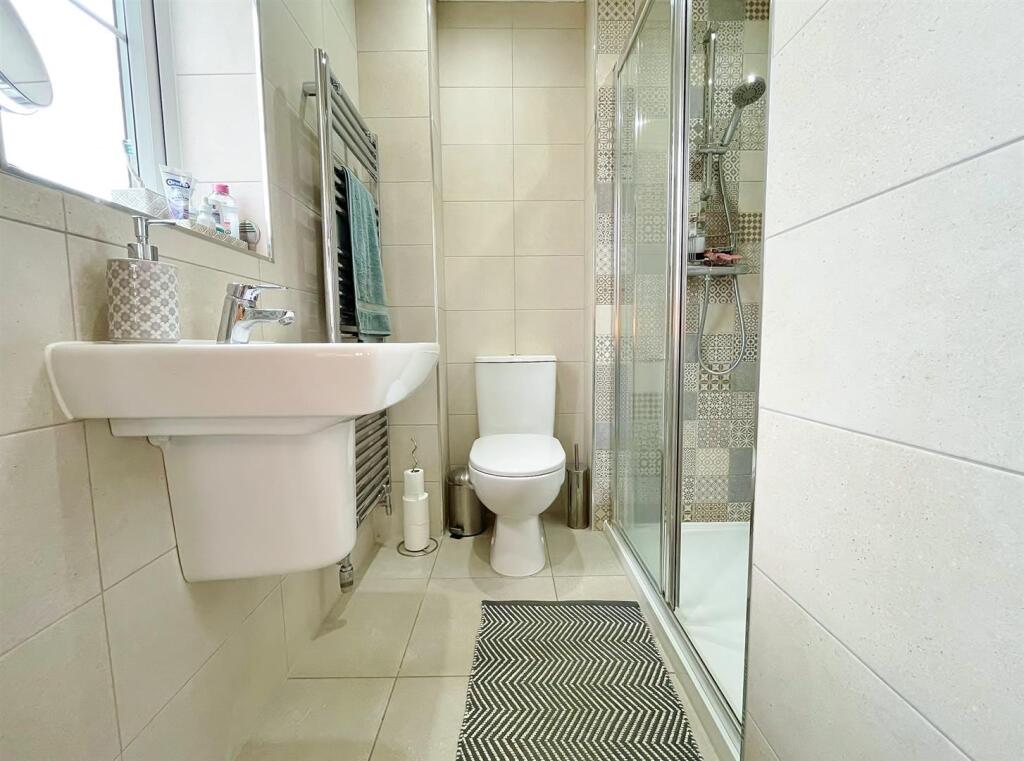 Master Bed En-Suite