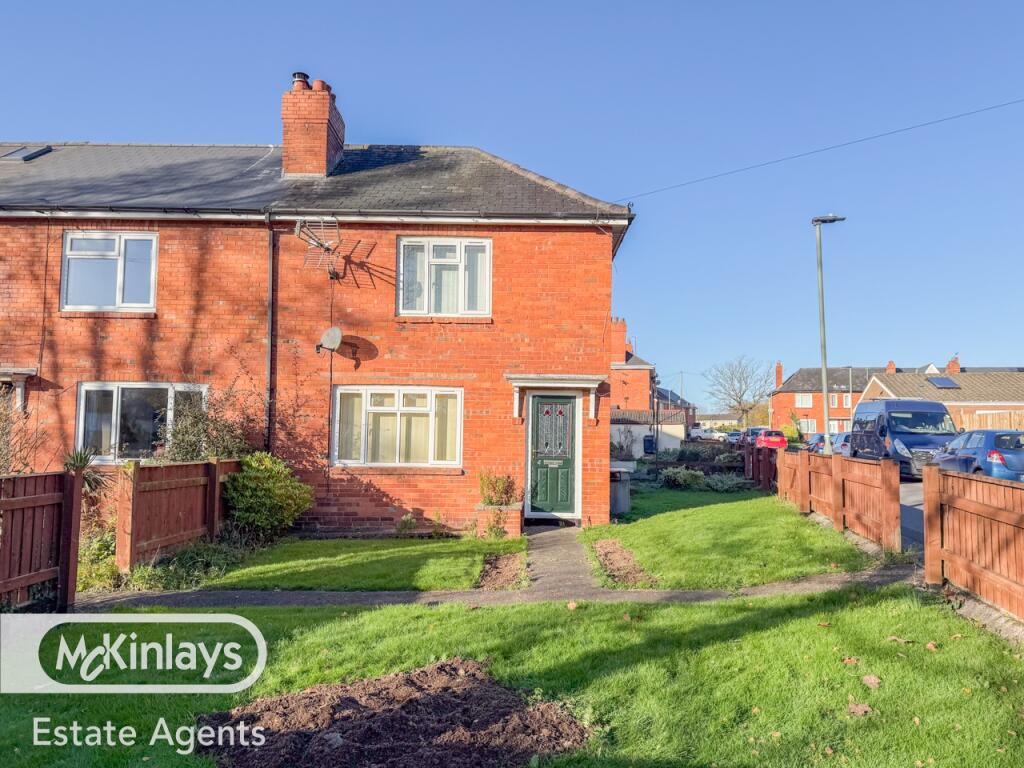 A fantastic 2 bedroom renovation opportunity in Willand, with Garage